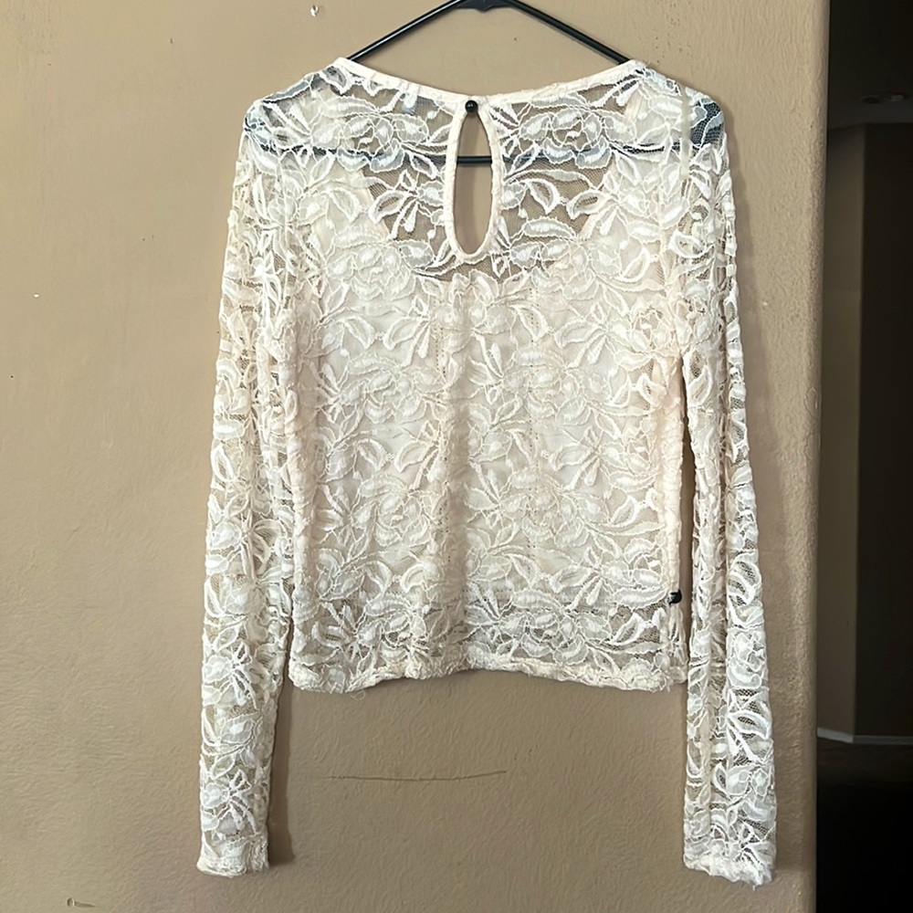 Lace top. - Picture 2 of 5